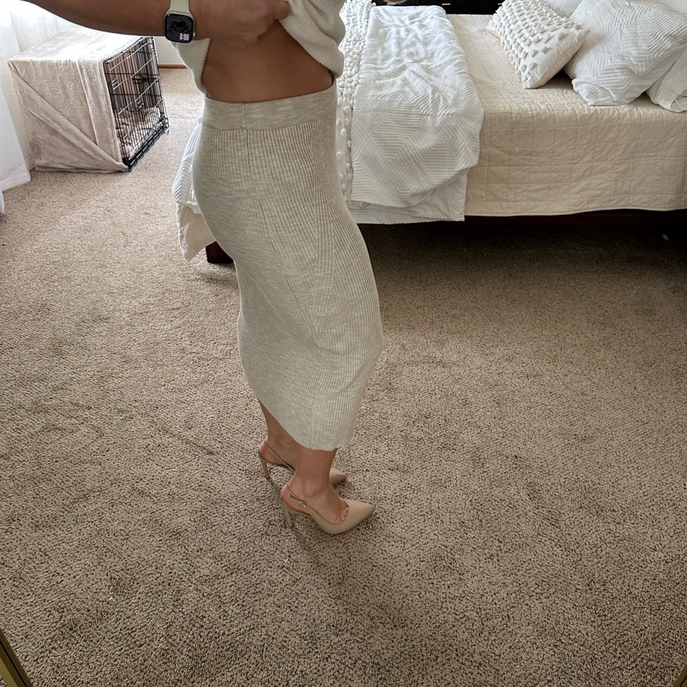 | abercrombie & fitch • cream heathered ribbed sweater skirt • large | - Picture 6 of 7